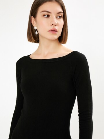Influencer Pullover in Schwarz