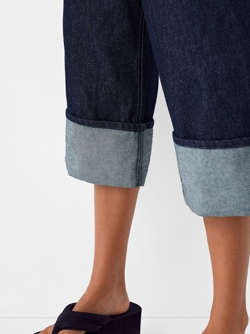 Bershka Szeroka nogawka Jeansy w kolorze niebieski