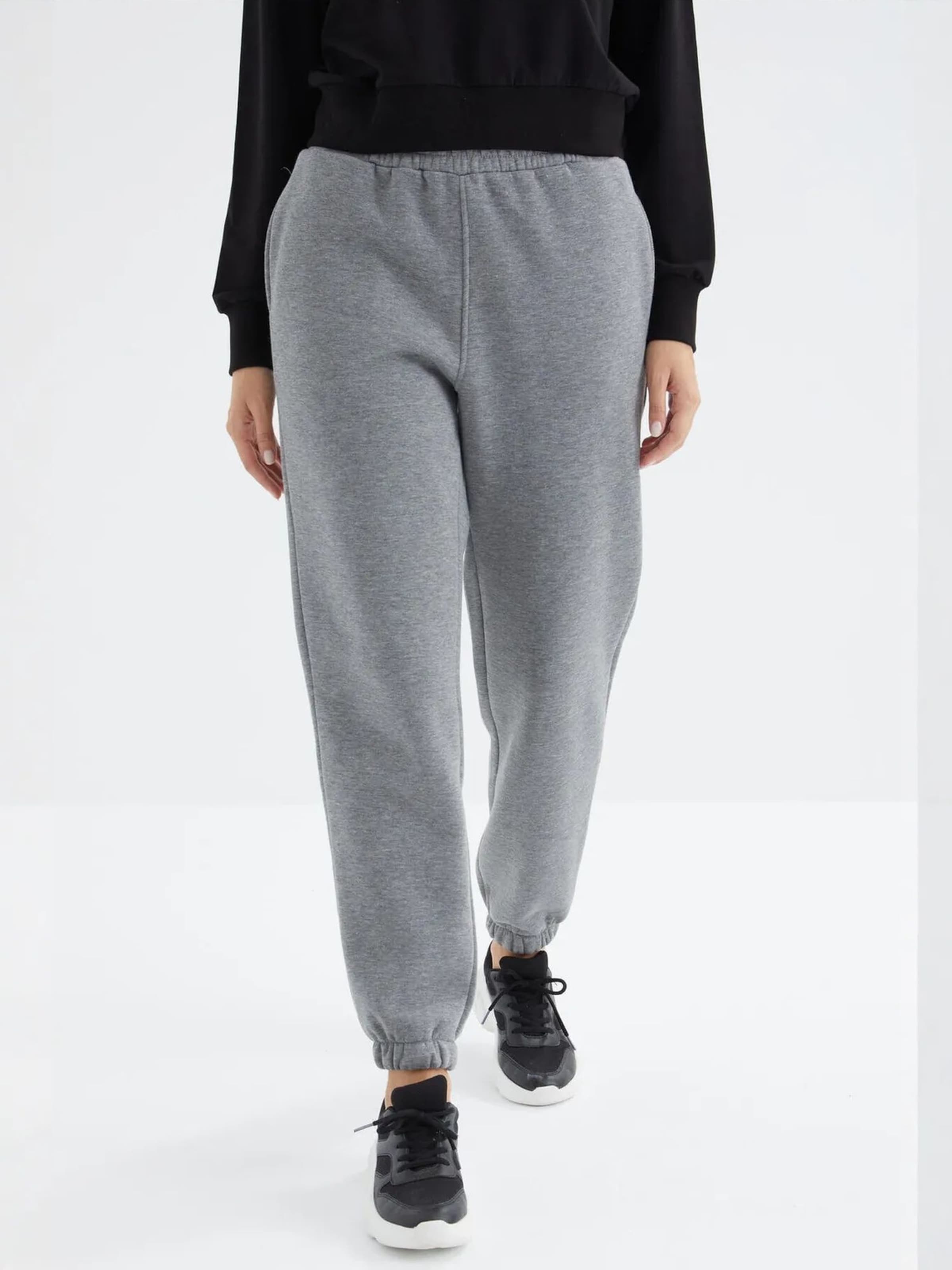 Tommy Life Regular Sportbroek in Grijs: voorkant
