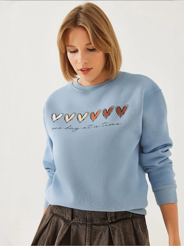 Felpa di Bianco Lucci in blu: frontale