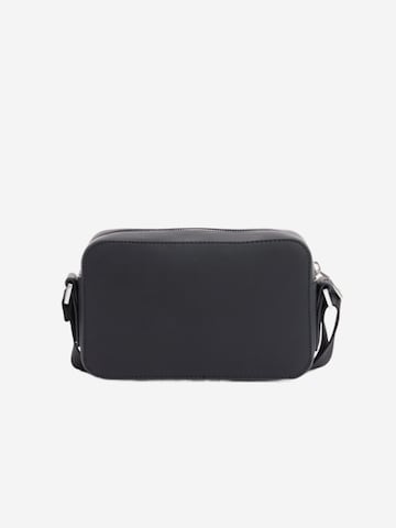 LACOSTE Torba na ramię 'Lacoste Petit sac messenger Homme Langon Petit Piqué Noir' w kolorze czarny