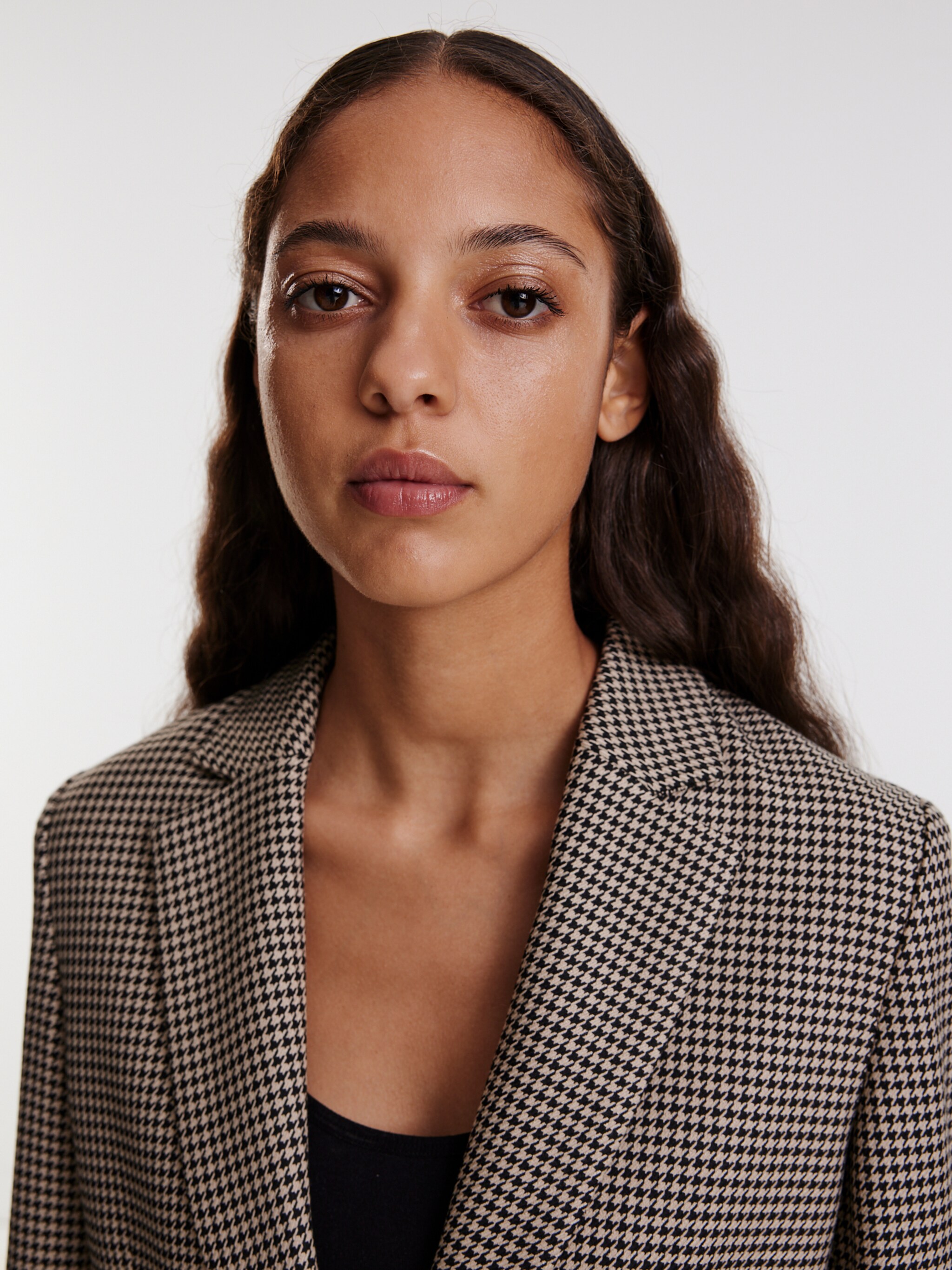EDITED Producten Blazers 'Coralie' Beige