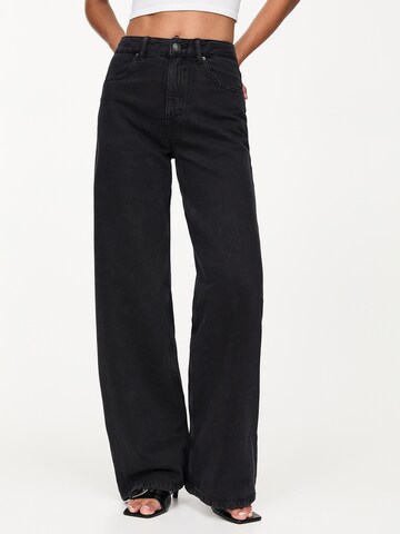 Pull&Bear Wide leg Jeans i svart: framsida