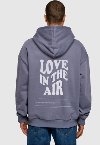 Sweat-shirt 'Love In The Air' Merchcode en bleu : devant