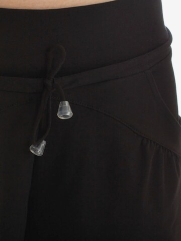 Winshape Ohlapna forma Športne hlače 'WTE3' | črna barva