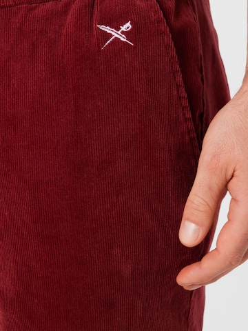 Iriedaily Normalny krój Spodnie 'Corvin' w kolorze czerwony