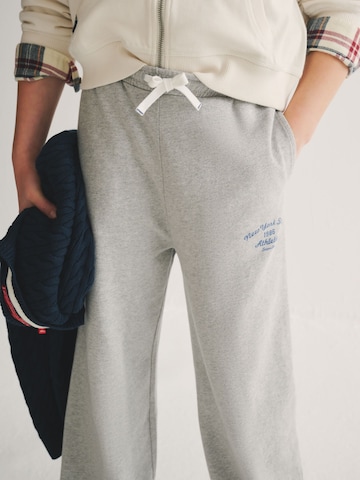 Superdry - Conjunto en gris