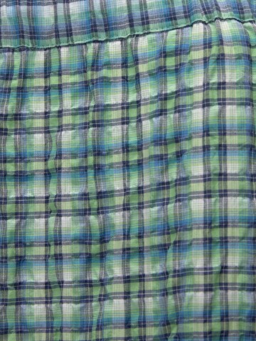 Pull&Bear Loosefit Housut värissä vihreä