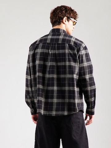 Comfort fit Camicia di WEEKDAY in nero