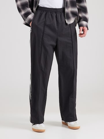 ADIDAS ORIGINALS Loosefit Nadrág 'BRITCORE' - fekete: elől