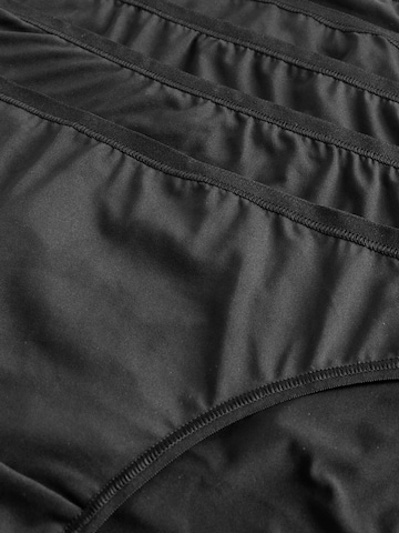 Slip di Marks & Spencer in nero