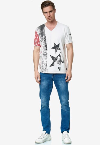 Rusty Neal Cooles T-Shirt mit V-Ausschnitt in Weiß