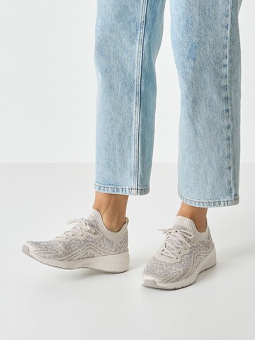 Baskets basses Tamaris en gris : devant