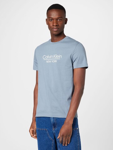 T-Shirt Calvin Klein en bleu : devant