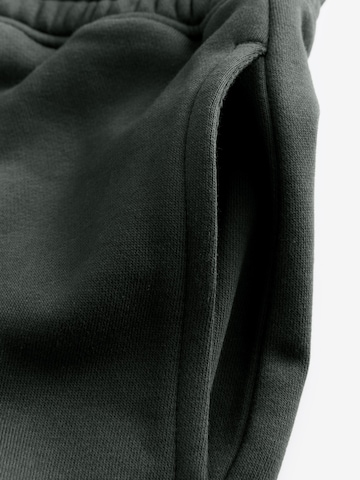 Tapered Pantaloni di Next in grigio