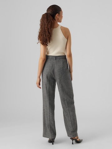 VERO MODA Loose fit Pleated Pants 'Lizzie' in Grey