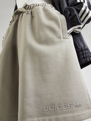 ADIDAS ORIGINALS Laiad sääred Püksid 'Essentials', värv roheline