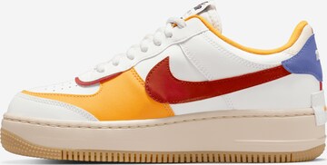 Nike Sportswear Matalavartiset tennarit 'AF1 SHADOW' värissä valkoinen