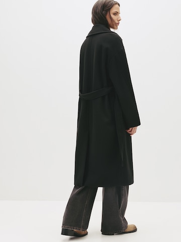 Pull&Bear Přechodný kabát – černá