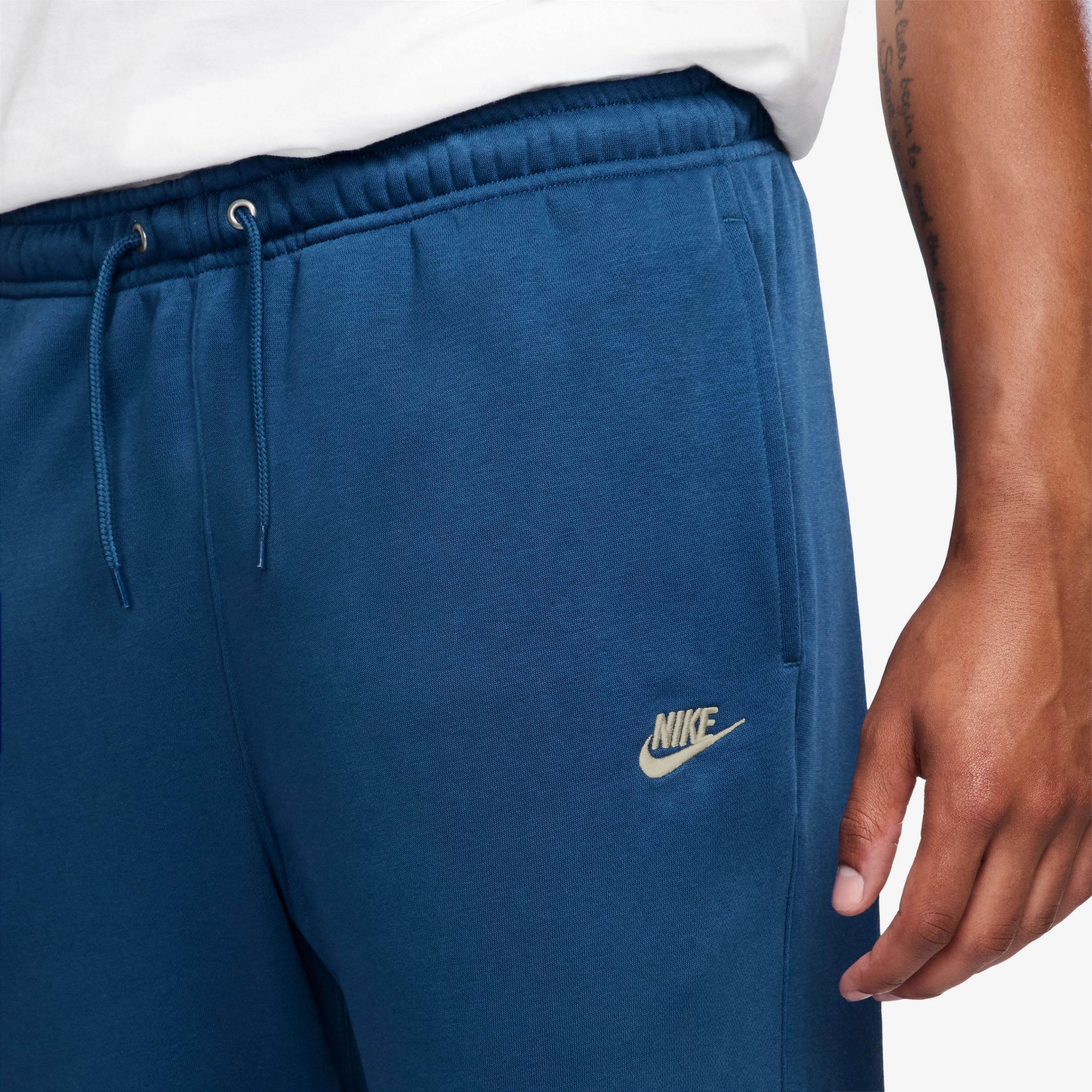 Nike Sportswear Tapered Byxa 'Club' i blå