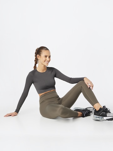 Girlfriend Collective Skinny Workout Pants in Green