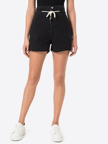 Trendyol Loosefit Shorts in Schwarz: predná strana