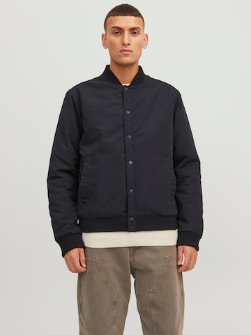 JACK & JONES Overgangsjakke 'Warrior' i sort: forside