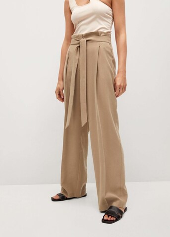 Loosefit Pantalon à pince 'Camelia' MANGO en beige : devant