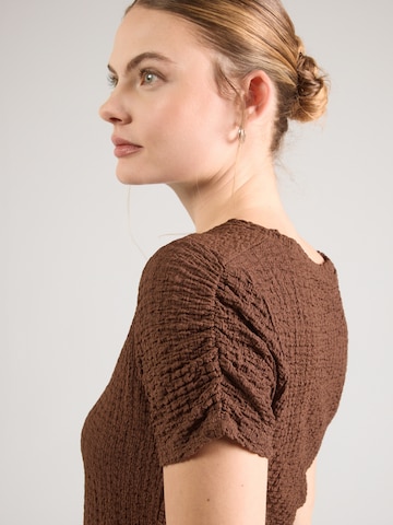 ABOUT YOU Μπλουζάκι 'Luise' σε καφέ