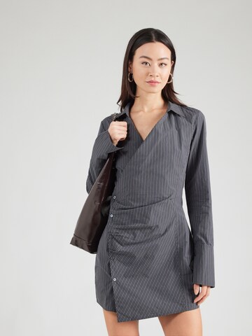Robe-chemise WEEKDAY en gris : devant
