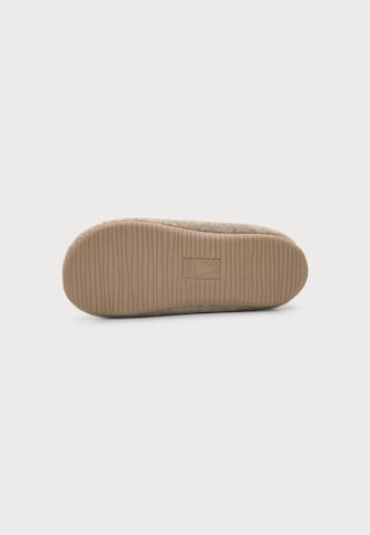 VERBENAS Slipper 'YORK PICOS' in Beige