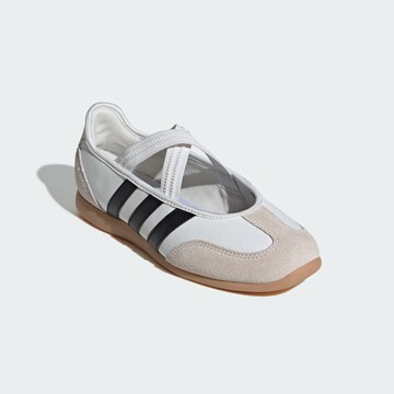 ADIDAS SPORTSWEAR - Sapatilhas baixas 'Barreda' em branco