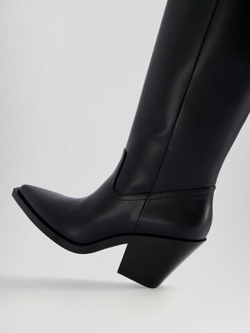 Bershka Cowboy boot in Black