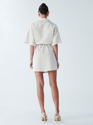 BWLDR - Vestido camisero 'Orla' en beige: atrás