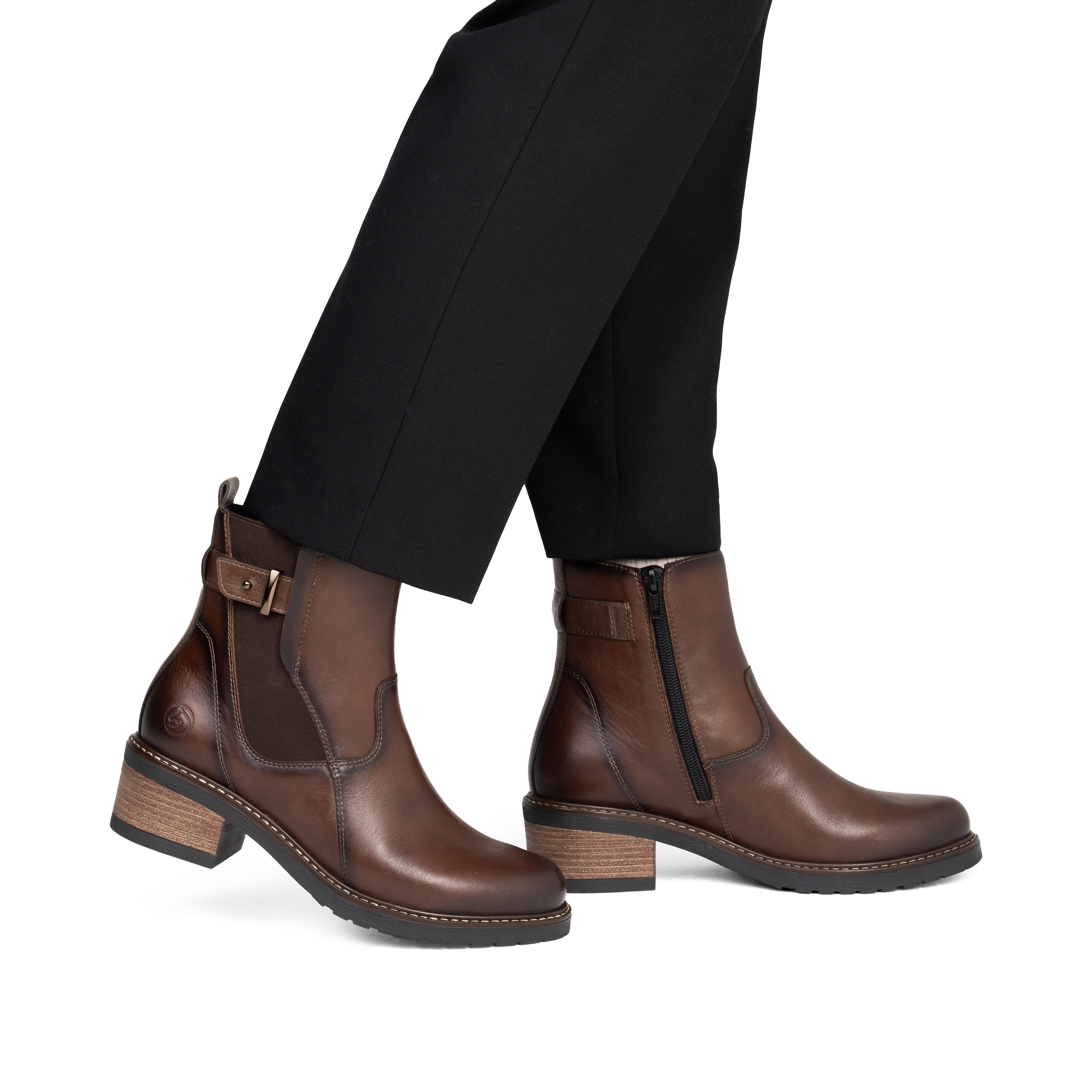 Chelsea Boots REMONTE en marron : devant
