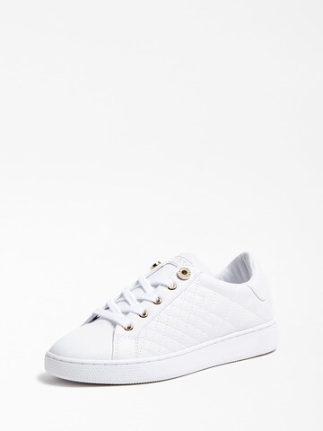 Baskets basses GUESS en blanc