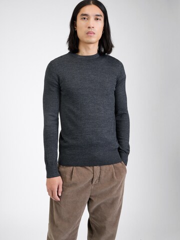 Pull-over 'Jupiter' Bruun & Stengade en gris : devant
