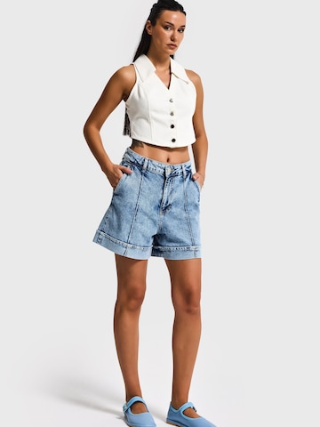 IT'S BASIC Regular Jeans 'Mini Denim Short' in Blauw