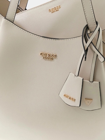 GUESS Handtasche 'Amorette'‌‌ in Weiß