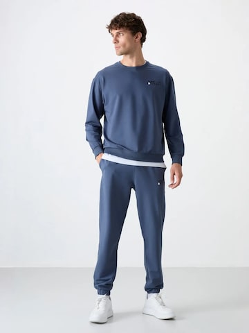 Survêtement Tommy Life en bleu : devant