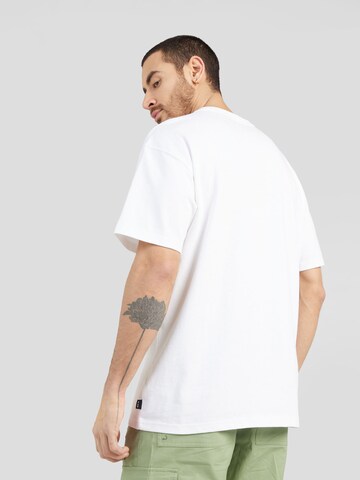 Nike Sportswear - Camiseta 'Essential' en blanco