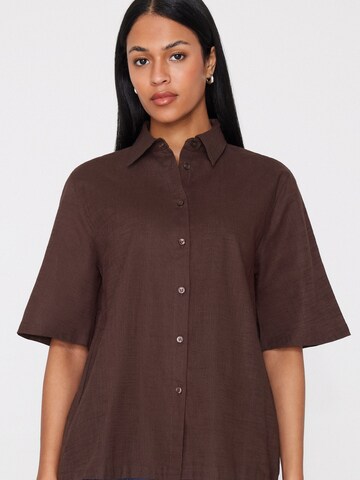 Tezenis Blouse in Brown: front