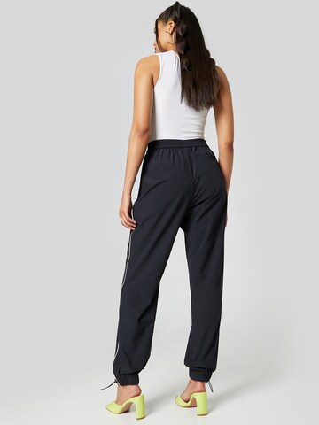 VIERVIER Regular Trousers 'Antonio' in Black
