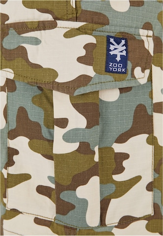 ZOO YORK Regular Trousers in Green