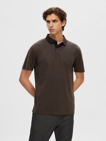 SELECTED HOMME - Camiseta 'Leroy' en marrón: frente
