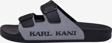 Karl Kani Pantolette in Grau: predná strana