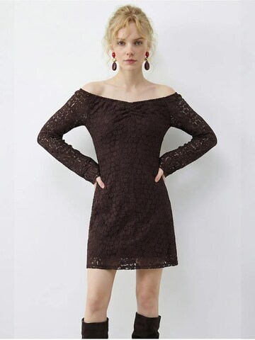 Abito di Bianco Lucci in marrone