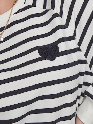 Sweat-shirt 'CARJUDY' ONLY Carmakoma en noir