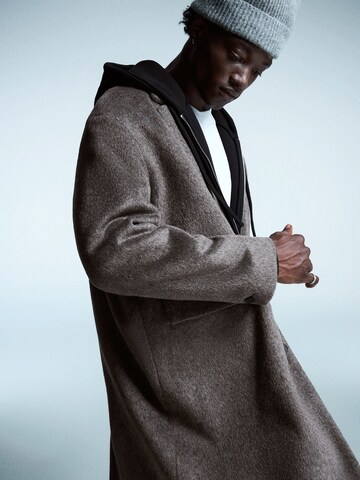 BershkaPrijelazni kaput - siva boja