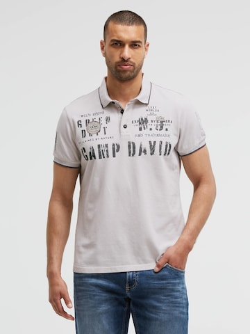 Maglietta di CAMP DAVID in grigio: frontale